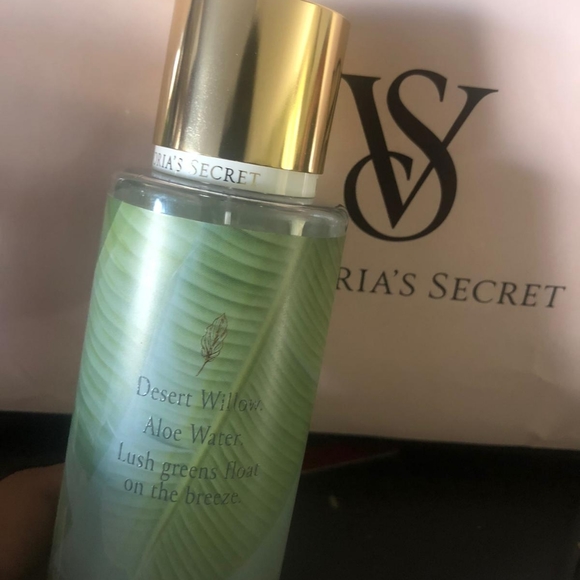 Victoria's Secret Beneath the palm - Picture 7 of 8